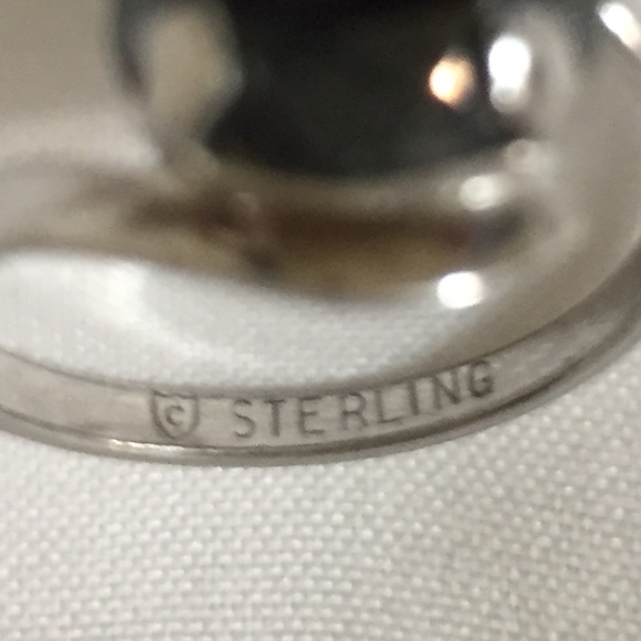 Beautiful Black Stone Sterling Silver Ring - Picture 3 of 3